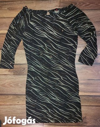 Csíkos karcsúsított csillogó fekete-aranybarna színű ruha