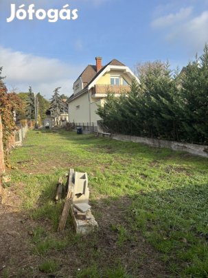 Csillaghegy Duna felőli oldalán lakóövezeti telek eladó!