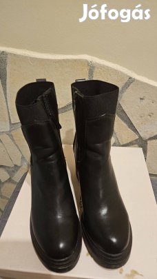 Csinos 37  bokacsizma eladó 