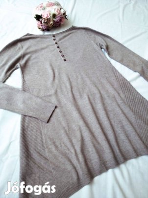 Csinos fazonú 38/M méretű női hosszított felső pulóver