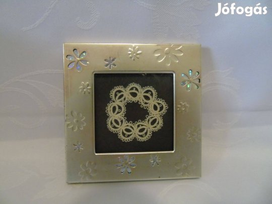 Csipke kép ezüst színű fém keretben