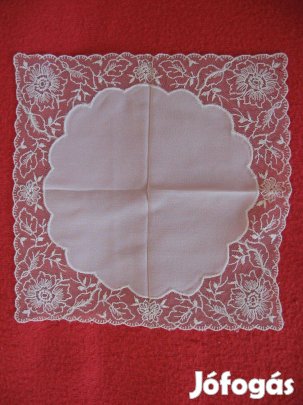 Csipke keretezésű műszálas díszzsebkendő