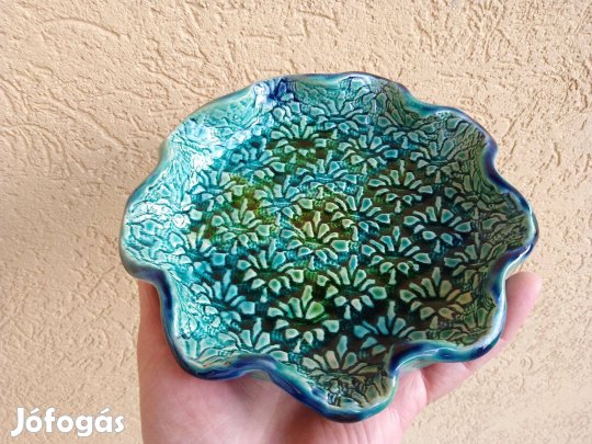 Csipkemintás kerámia kínáló