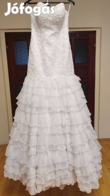 Csipkés Menyasszonyi ruha uszállyal