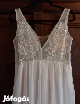 Csipkés-Necc betétes menyasszonyi ruha + strasszköves övvel
