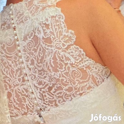 Csipkés, ekrü színű menyasszonyi ruha