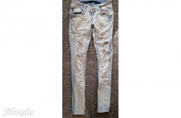 Csipkés szaggatott csípőfarmer xs