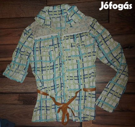 Csipkés vállú kötél mintás blúz övvel, az ujja felhajtható