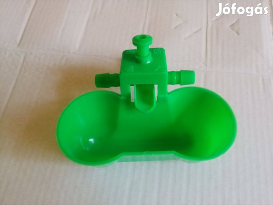 Csirke és baromfi itató