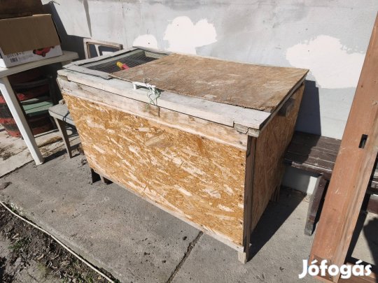 Csirke nevelő láda