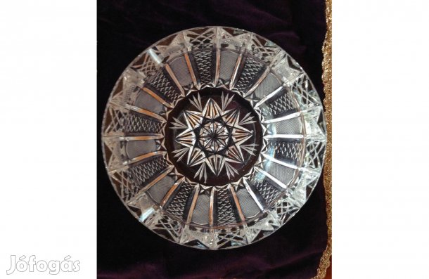 Csiszolatokkal gazdagon díszített, kristály hamutál, hamutartó