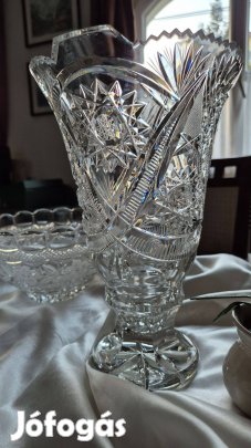 Csiszolt, ólomkristály váza elegáns, 35 cm magas