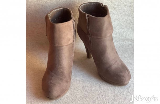 Csizma - elegáns, téli, bundás cipő 38