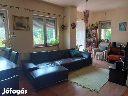 Csodálatos kert, egyedi stílus a Pilis szívében!