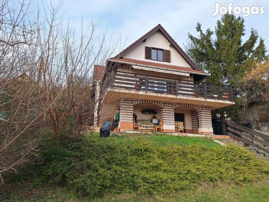 Csodálatos panorámával csopaki ház eladó!