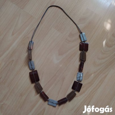 Csodaszép színes lapocskás nyaklánc
