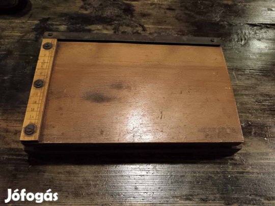 Csomagoló asztalka (szerkezet) jelzett, védjegyes fa és fém