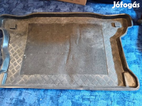 Csomagtér tálca