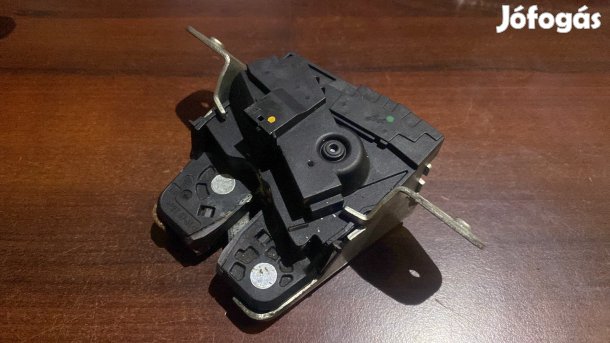 Csomagtérajtó-zár A2047400435 eladó