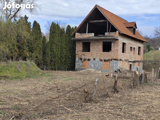 Csömöri 804 nm-es telek eladó