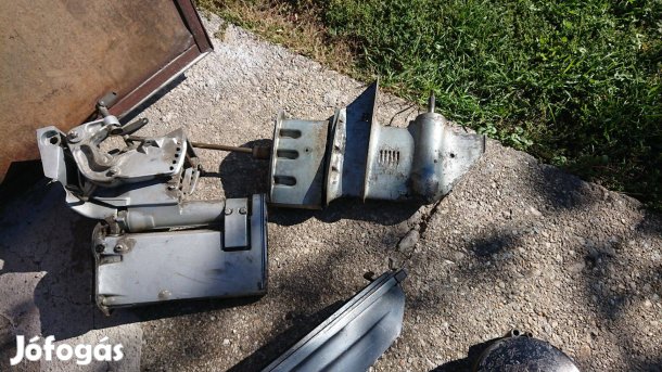 Csónakmotor bontott alkatrészek