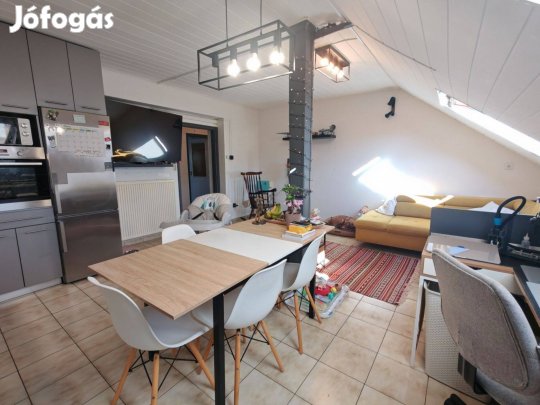 Csöndes utcában 70nm-es nappali + 2 hálós lakás