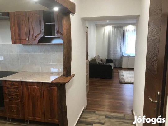 Csongrád központjában lakás kiadó
