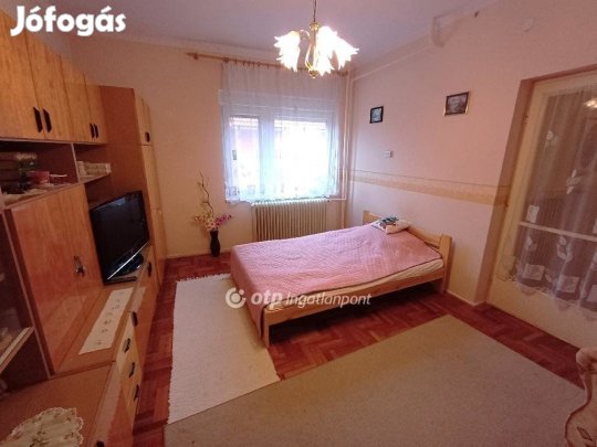 Csongrádi 61 nm-es ház eladó
