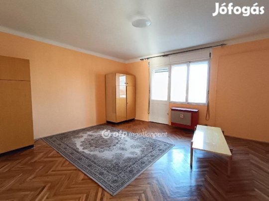 Csongrádi 79 nm-es lakás eladó