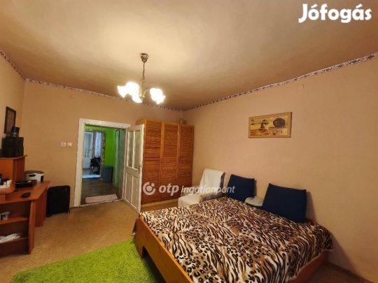 Csongrádi 98 nm-es ház eladó