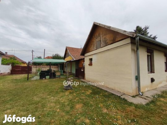 Csongrádi 98 nm-es ház eladó