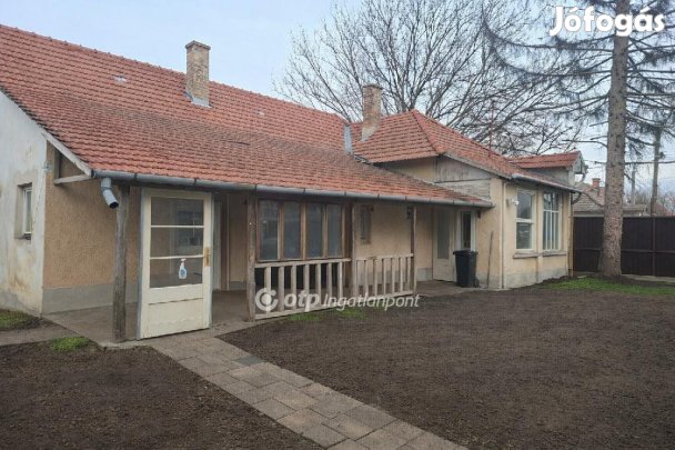 Csongrádi 98 nm-es ház eladó