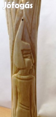 Csont faragvány Egyiptomi Istenséggel. Egyedi kézműves műtárgy