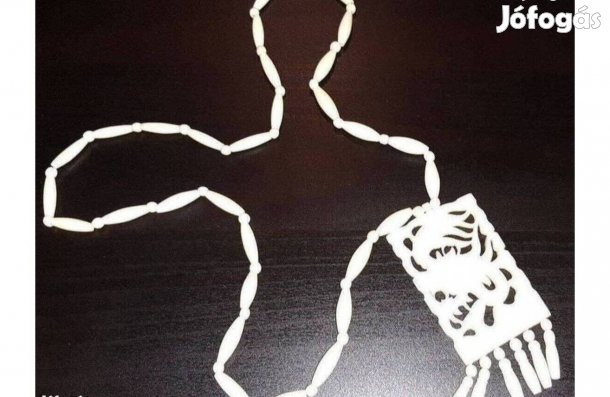 Csonthatású gyöngyös nyaklánc