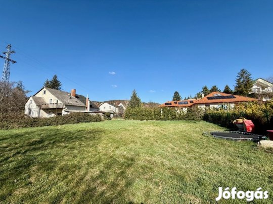 Csopaki 800 nm-es telek eladó