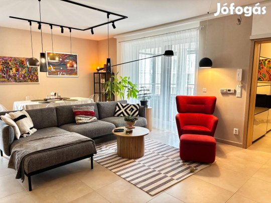 Csopakon Partmenti Luxuslakás hosszútávra kiadó!