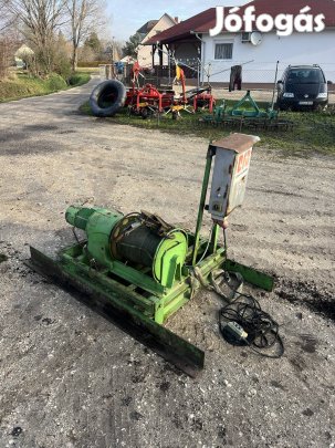 Csörlő , építkezési felvonó 