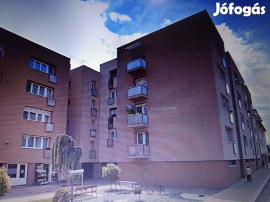 Csornán 2 szobás lakás eladó magánszemélytől