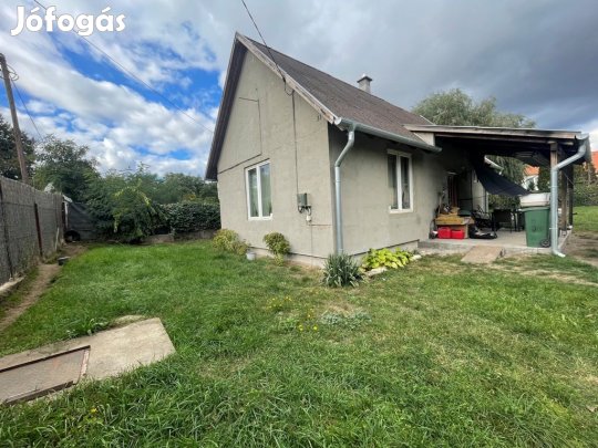 Csörög, Kolozsvári utca, 66 m2-es, családi ház, 3 szobás, átlagos