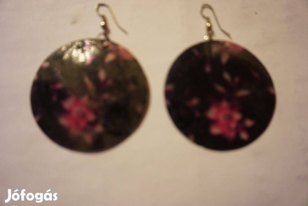 Csüngő fülbevaló áttetsző Fimo anyagból tengeri kis halakal eladó