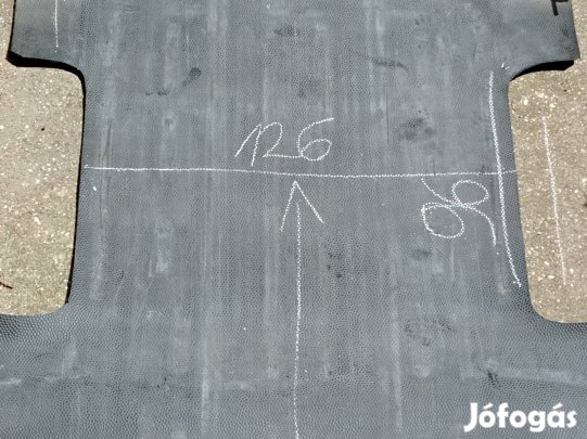 Csúszásgátló szőnyeg  gépkocsival.