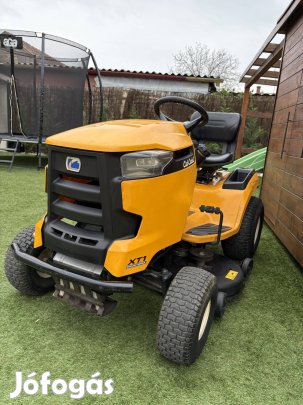 Cub Cadet XT1 oldalkidobós fűnyíró traktor 