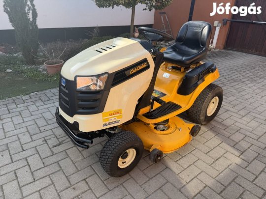 Cub Cadet oldaltkidobós fűnyíró traktor jó állapotban eladó