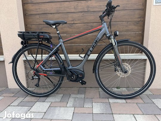 Cube elektromos kerékpár. Bosch motor, újszerű áll.  5061 km futott