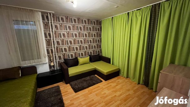 Cuki kis földszinti garzonlakás kiadó