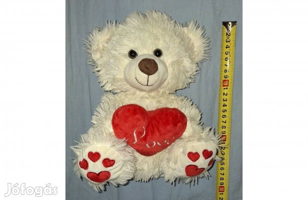 Cuki plüss maci szivecskével