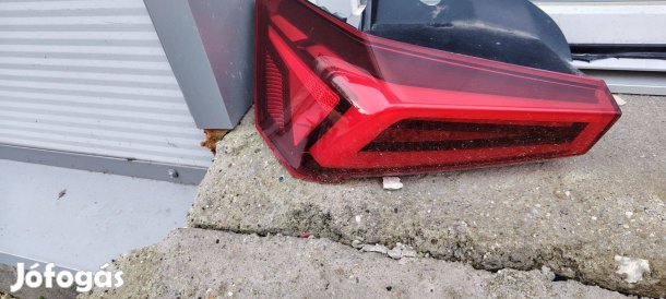 Cupra born lampa elado