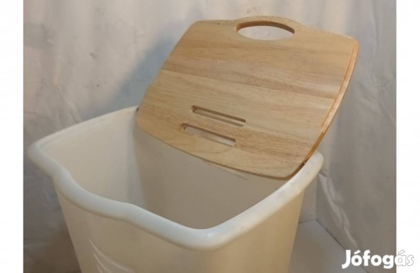 Curver 60 literes szennyestartó