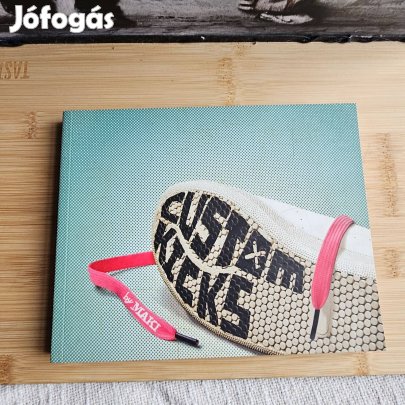 Custom Kicks: Personalized Footwear könyv angol nyelvü szép állapotba