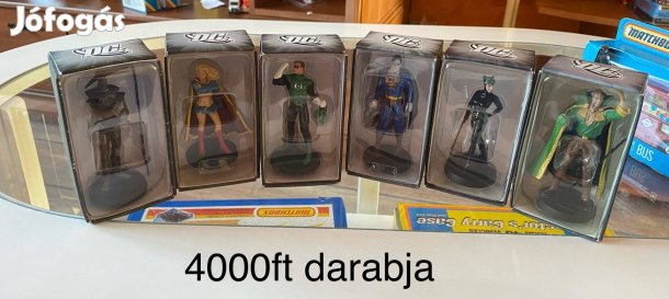 DC ólomfigurák darabja 4000ft